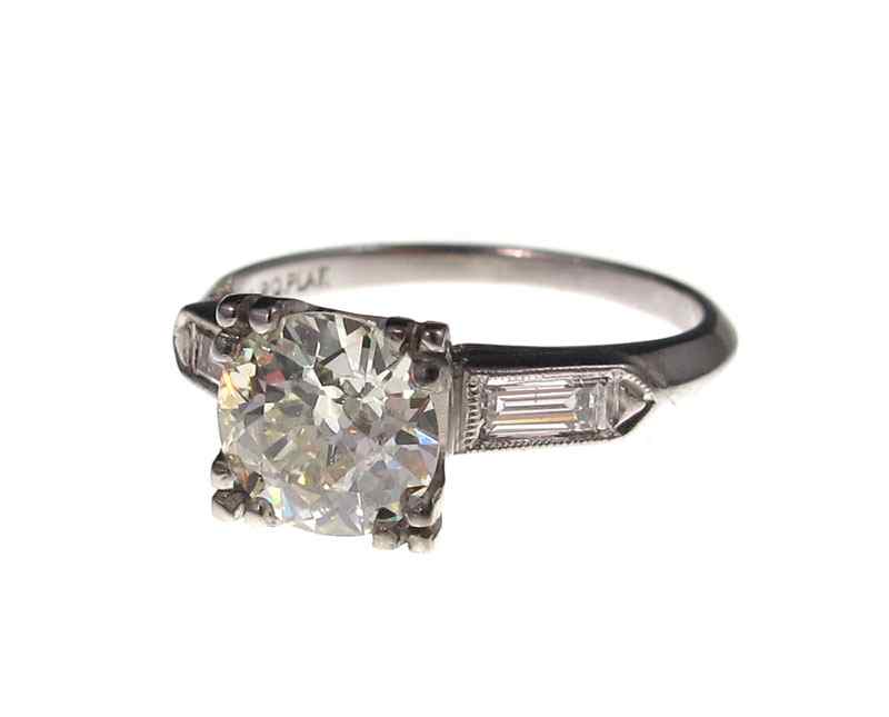 Appraisal: ART DECO PLATINUM DIAMOND SOLITAIRE RING Platinum engagement ring centers