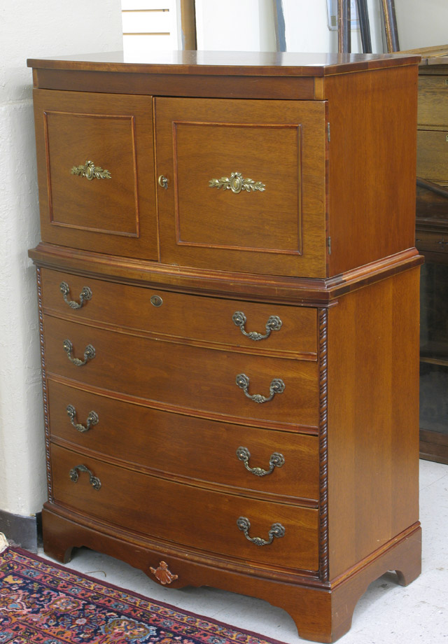 Appraisal: FEDERAL STYLE MAHOGANY CABINET ON CHEST American mid- th century