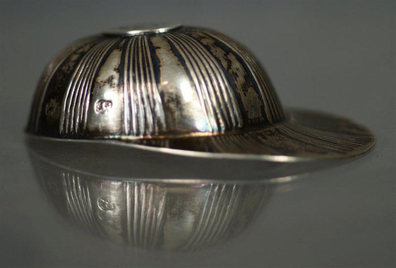 Appraisal: Georgian silver jockey hat tea caddy spoon monarch's head and