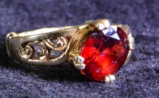 Appraisal: GOLD AND TANZANIAN GARNET RINGLovely dark red Tanzanian garnet stone