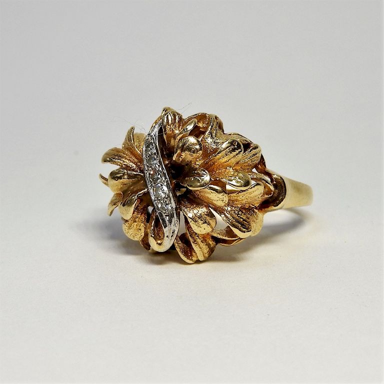 Appraisal: K Yellow Gold Diamond Leaf Form Lady's Ring th Century