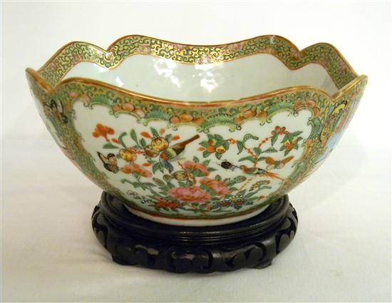 Appraisal: Chinese th century a quatrefoil famille rose bowl the exterior