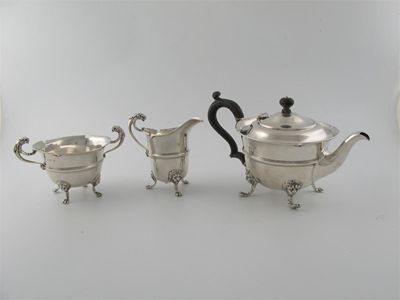 Appraisal: A modern matched piece teaset on lion mask and paw