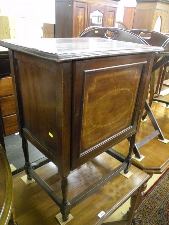 Appraisal: An Edwardian style mahogany bedside cabinet with boxwood cross banding