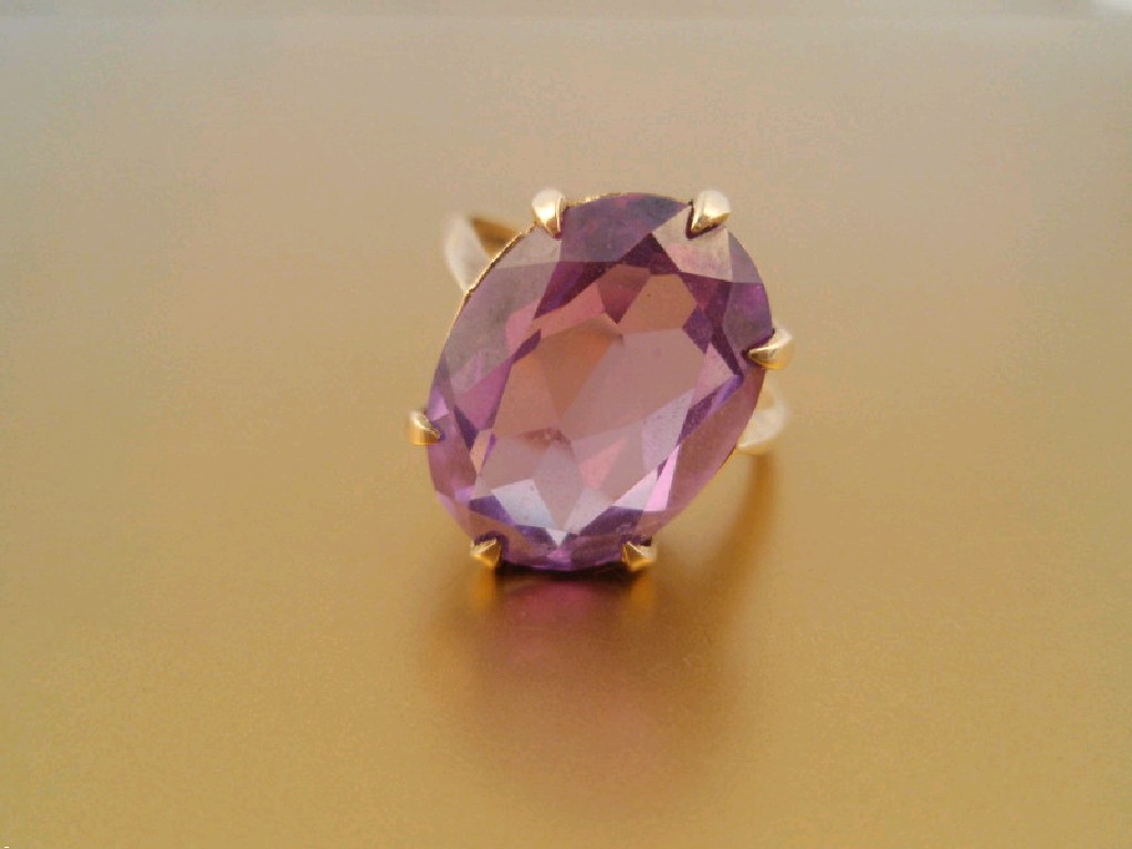 Appraisal: A synthetic alexandrite set dress ring in ct gold mount