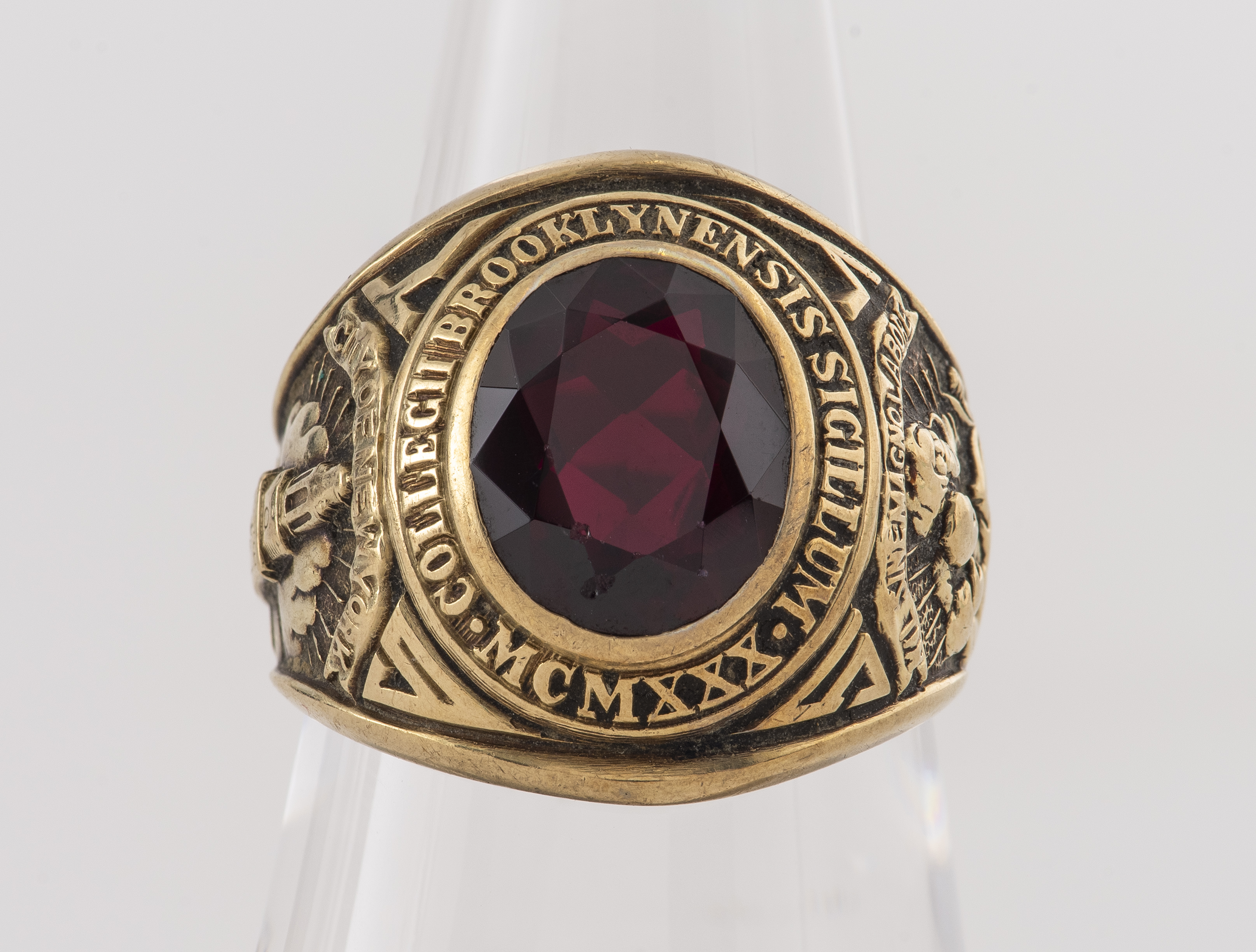 Appraisal: VINTAGE BROOKLYN COLLEGE K GOLD RED STONE RING Vintage Brooklyn