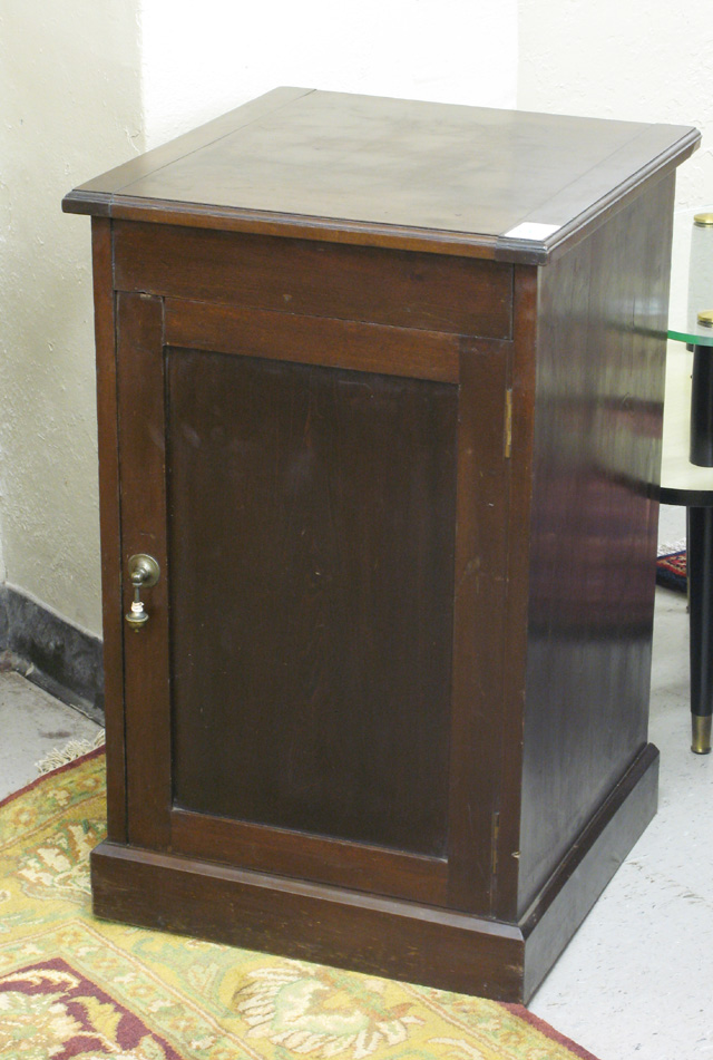 Appraisal: AN EDWARDIAN LIFT-TOP BASIN CABINET WITH SINK English early th