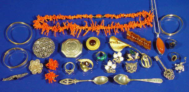 Appraisal: Quantity of assorted jewellery to include silver and marcasite owl