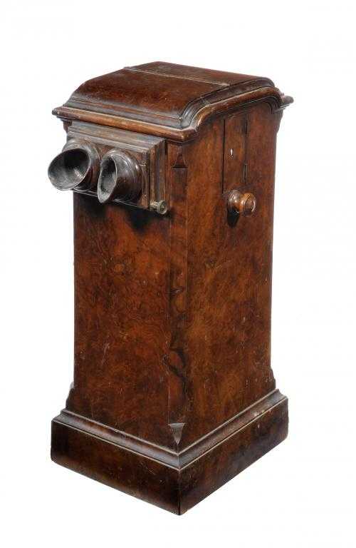 Appraisal: A VICTORIAN WALNUT TABLE STEREOSCOPE of pillar shape the low