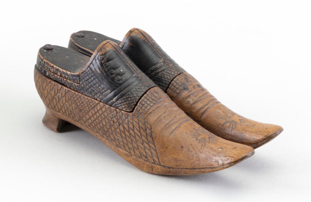 Appraisal: ENGLISH CONTINENTAL SHOE-FORM TREEN SNUFF BOX TH CENTURY LENGTH ENGLISH