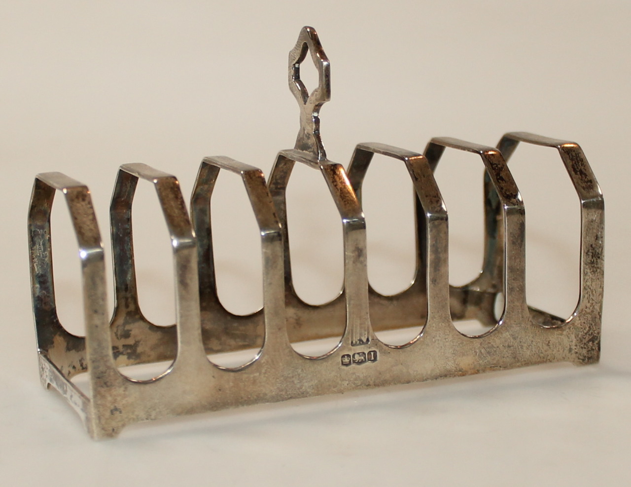 Appraisal: A George V silver six sectional toast rack by Viners