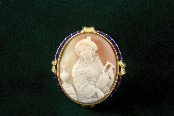 Appraisal: A Victorian shell Cameo Brooch c the oval plaque carved