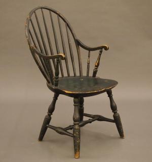 Appraisal: New England bow back Windsor armchair A late th early