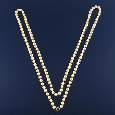 Appraisal: A row of uniform cultured pearls the pearls measuring mm