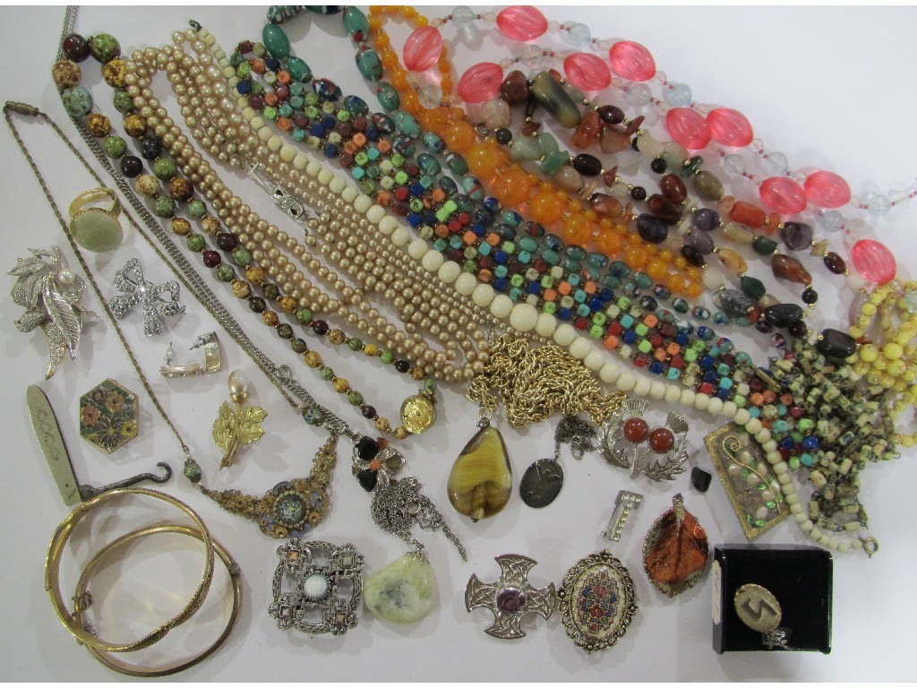 Appraisal: An assortment of costume jewellery including beads paste pearls bangles