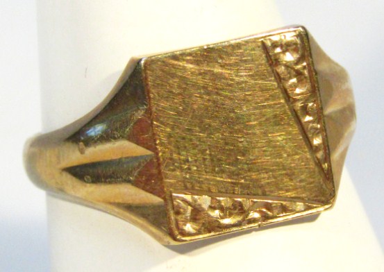 Appraisal: A ct gold signet ring partially textured with square top