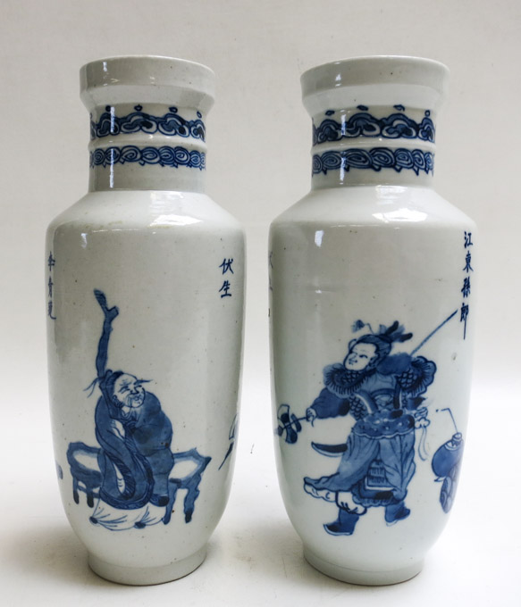 Appraisal: A SMALL PAIR OF CHINESE PORCELAIN ROULEAU VASES with matching