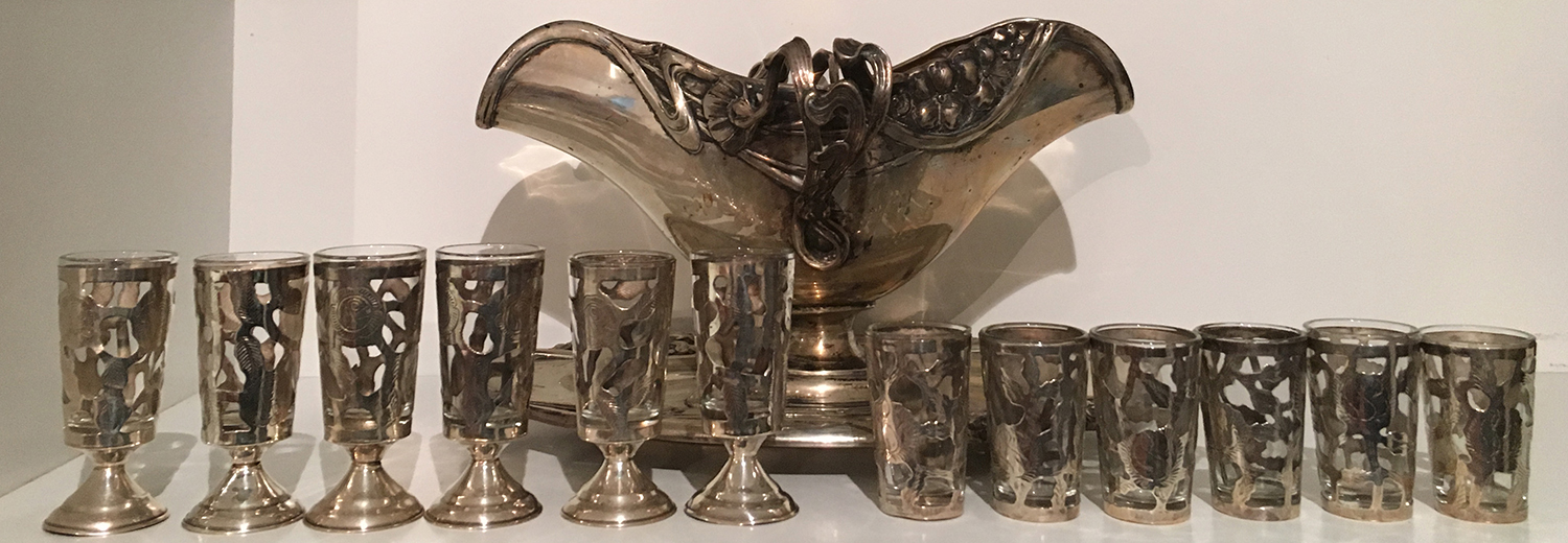 Appraisal: AN ART NOUVEAU SILVER PLATE SAUCE BOAT TOGETHER WITH SILVER