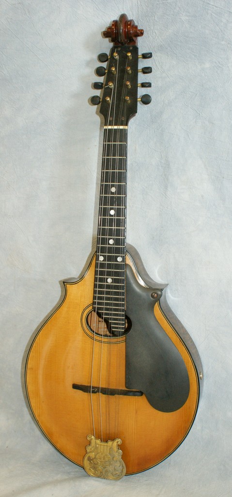 Appraisal: American mandolin Washburn style A for Lyon and Healy with