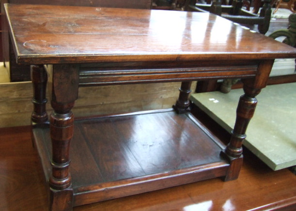 Appraisal: A th century oak two tier rectangular coffee table the