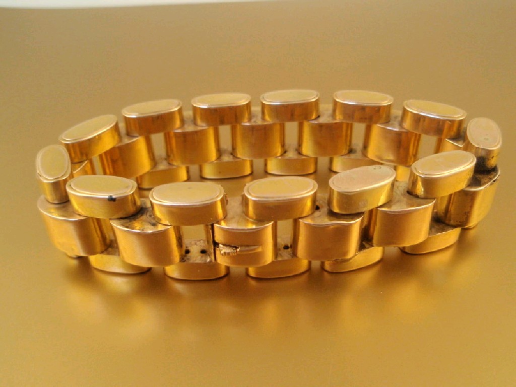 Appraisal: A very large hollow link bi colour metal bracelet g