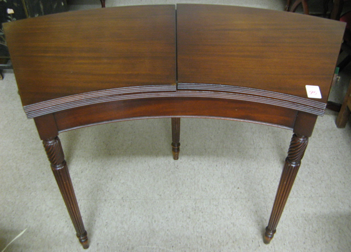 Appraisal: FEDERAL STYLE MAHOGANY ALCOVE SERVING TABLE American mid th century