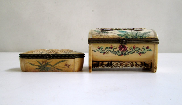 Appraisal: TWO CHINESE SCRIMSHAW BONE HINGE-TOP BOXES featuring scenes of owls