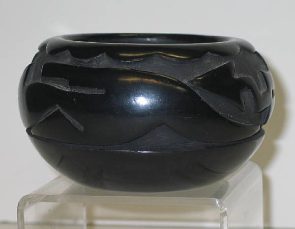 Appraisal: A Santa Clara carved blackware bowl Mida Tafoya depicting an