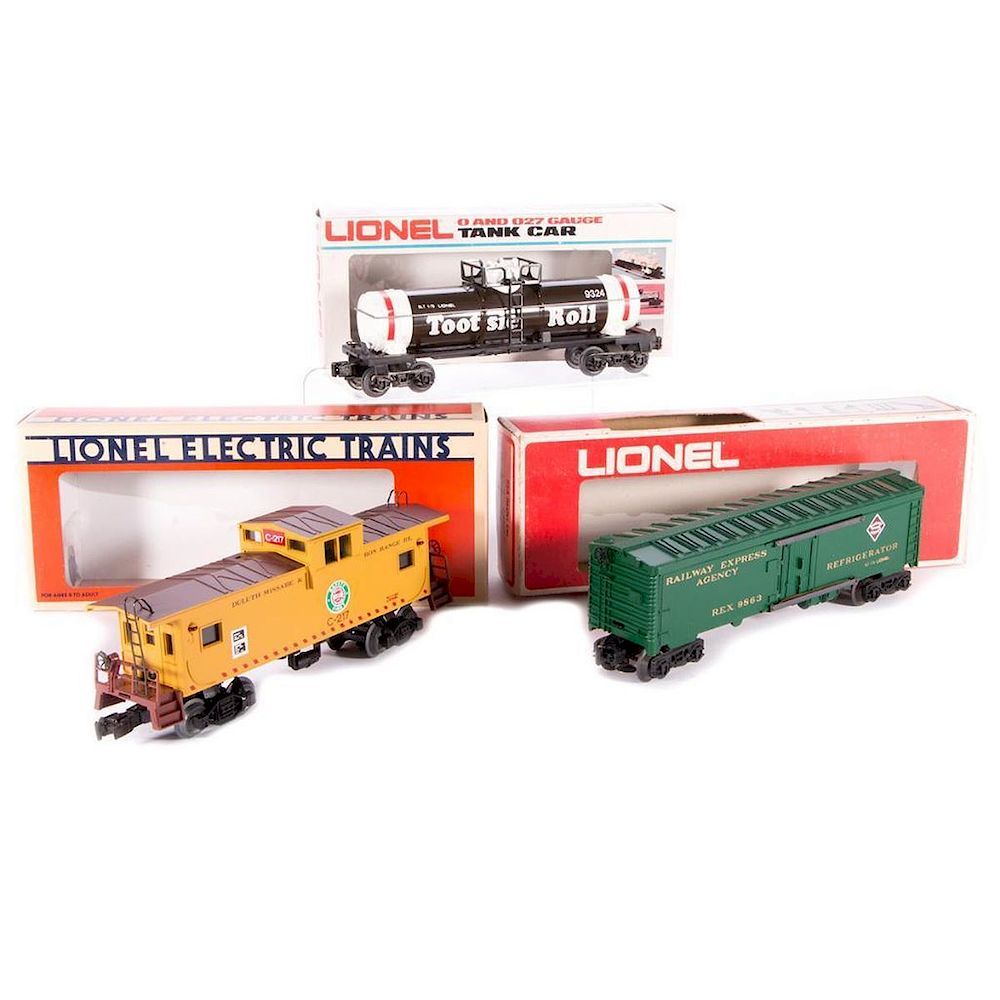 Appraisal: Lionel O - DMIR Caboose - REA Reefer - Tootsie