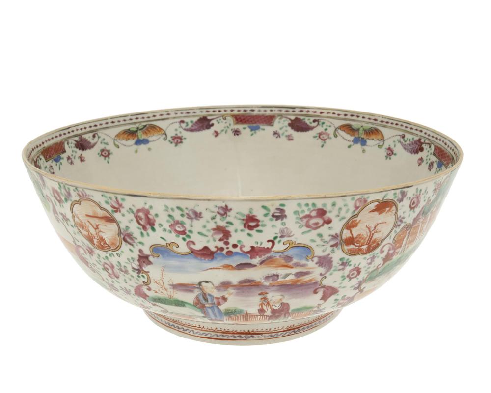 Appraisal: A Chinese Rose Mandarin porcelain bowl Late th Early th