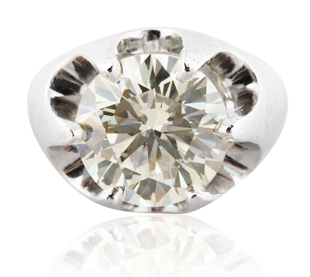 Appraisal: A CT ROUND BRILLIANT CUT DIAMOND RING A CT ROUND