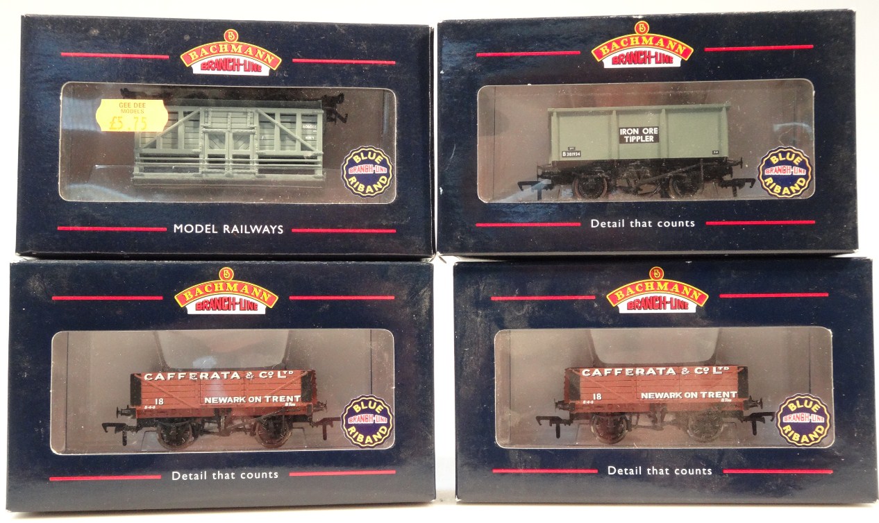 Appraisal: Various Bachmann OO-gauge railway rolling stock comprising tonne steel tippler