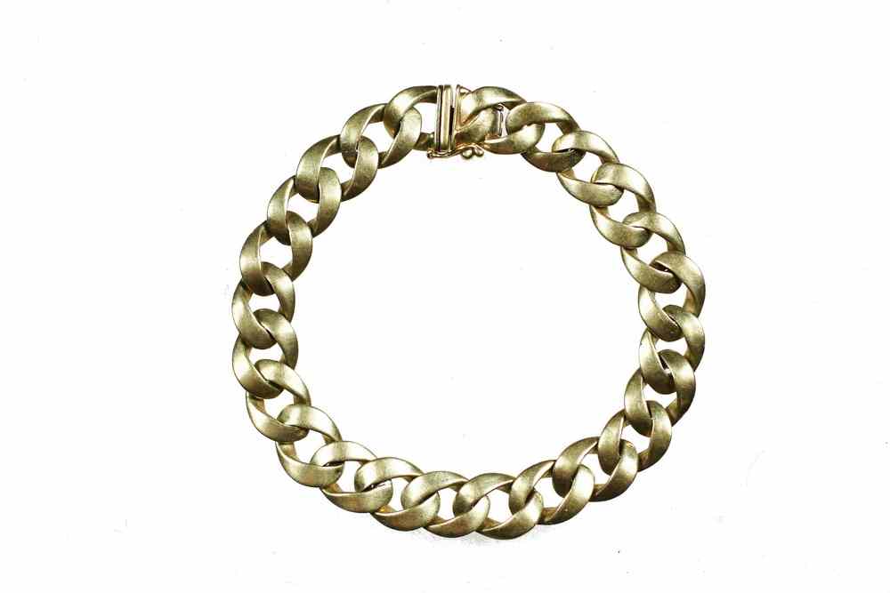 Appraisal: BRACELET - Vintage K yellow gold flat weave link bracelet