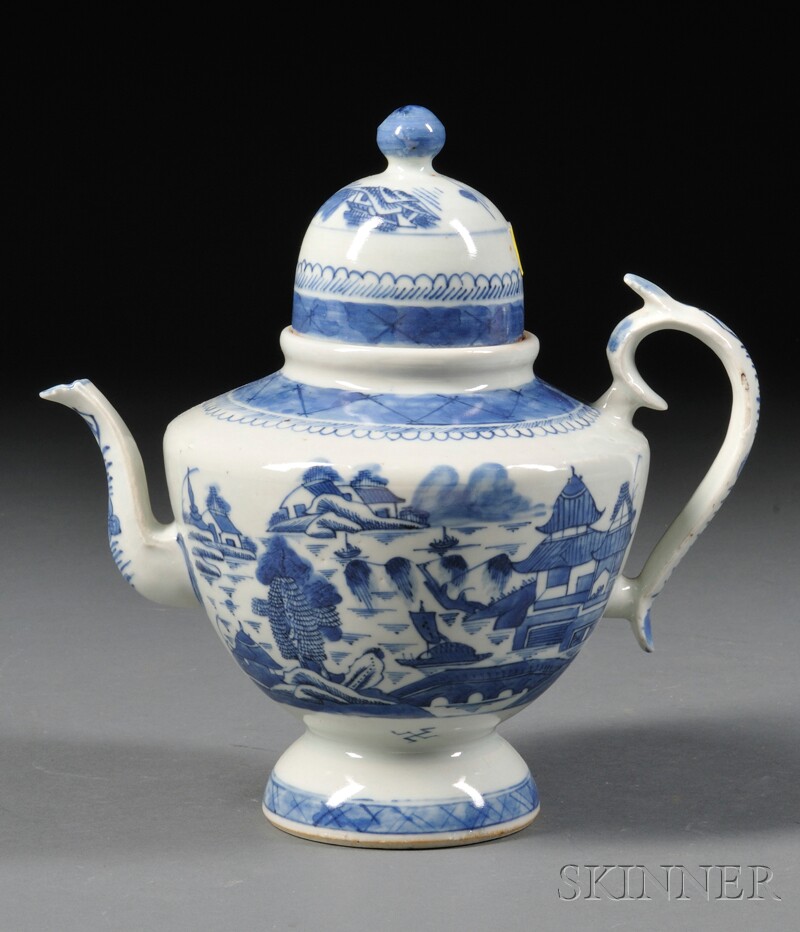 Appraisal: Chinese Export Porcelain Canton Pattern Teapot late th century domed