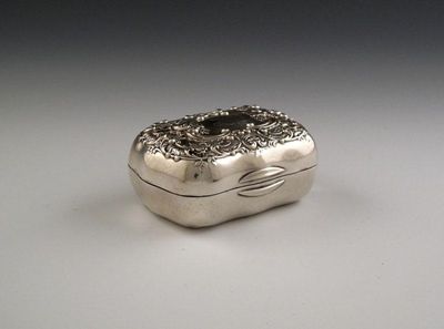 Appraisal: An American silver soap box by Gorham rounded rectangular form