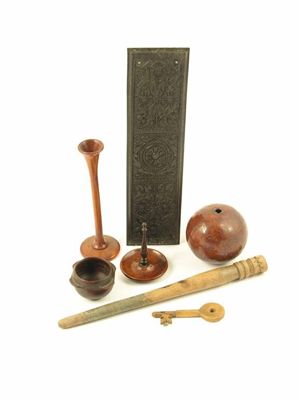 Appraisal: An early th century treen quaich with four lug handles