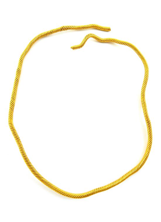 Appraisal: JEWELRY Gold wire necklace tested K yellow gold approximately long