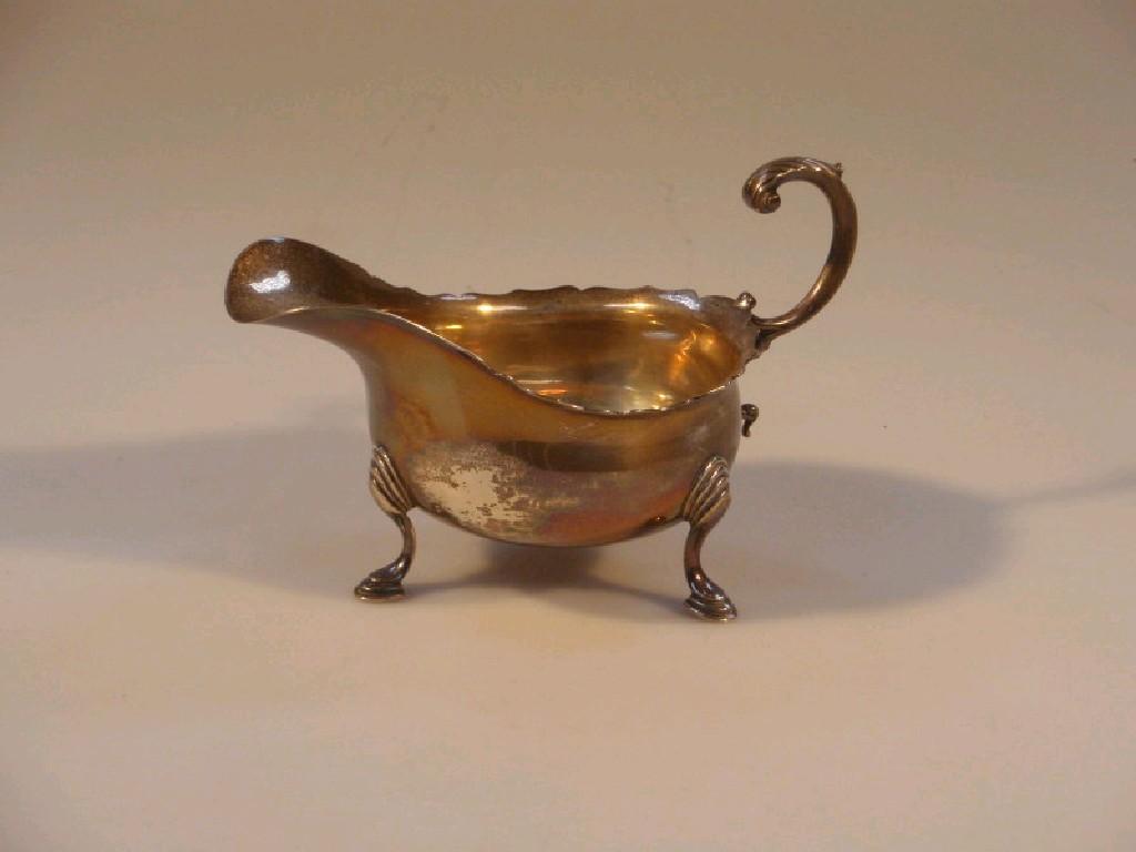 Appraisal: A George V silver sauceboat with flying scroll handle Birmingham