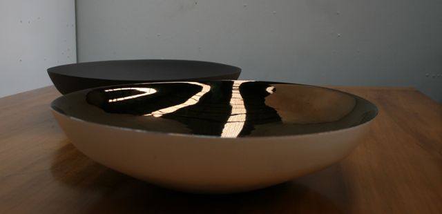 Appraisal: Two contemporary ceramic bowls by Kose Murano the first in