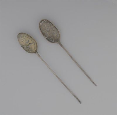 Appraisal: A George II mote spoon with a single drop the