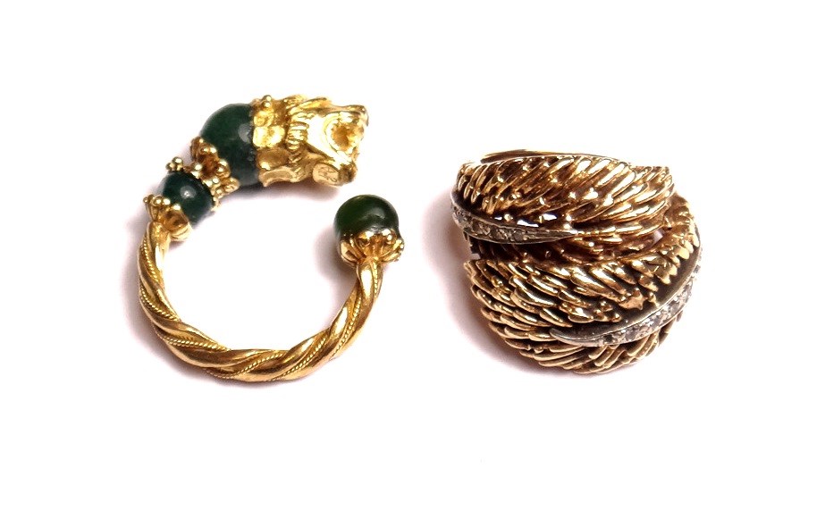 Appraisal: A Greek gold and green gem set ring with a