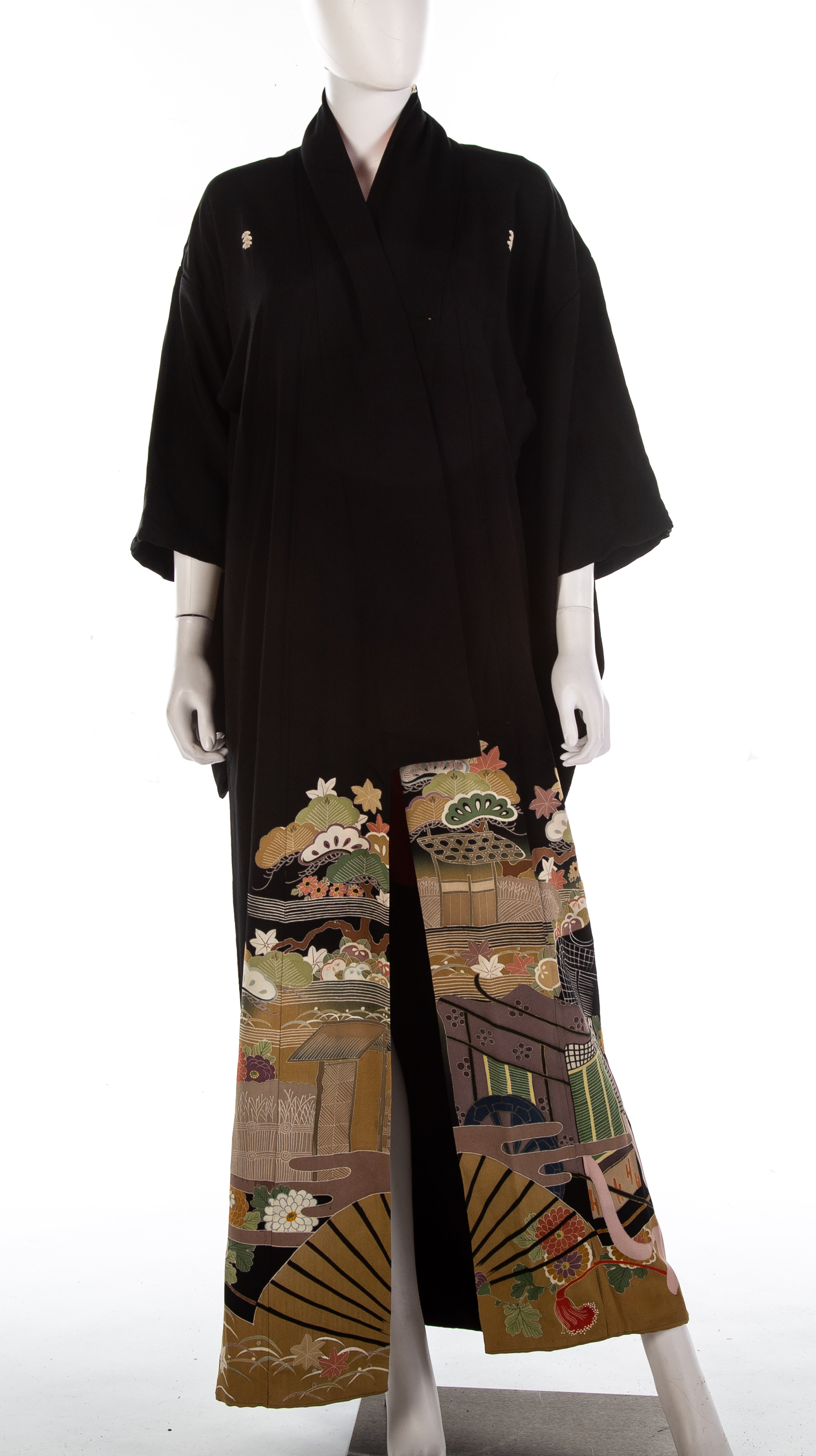 Appraisal: VINTAGE JAPANESE KIMONO with a printed landscape pattern along the