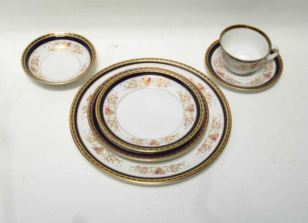 Appraisal: REICHENBACH ECHT KOBALT CHINA SET ninety-one piece service for twelve