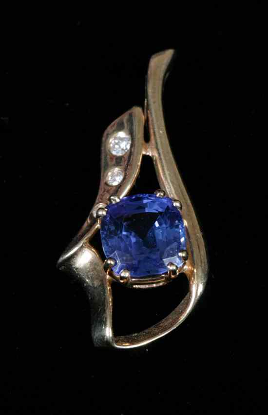 Appraisal: K YELLOW GOLD DIAMOND AND TANZANITE CONTEMPORARY DESIGN PENDANT Cushion-shape