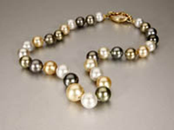 Appraisal: A South Sea Tahitian cultured pearl necklace A South Sea