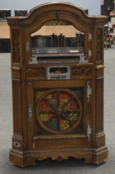 Appraisal: A Wurlitzer Wagon Wheel Model rpm Jukebox Includes key-missing glass