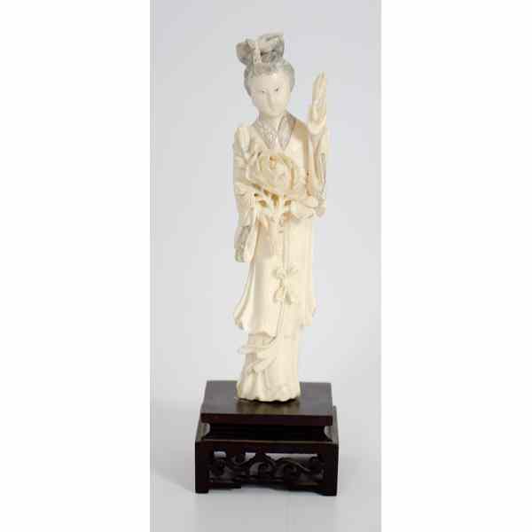 Appraisal: Chinese Carved Ivory Guanyin China A carved Guanyin figure with