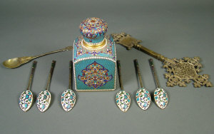 Appraisal: A Russian cloisonne enamel tea caddy and cover Moscow NOTE