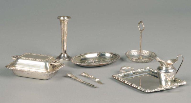 Appraisal: Assorted Silver Salt Dishes An assortment of sterling and plated