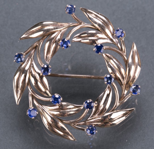 Appraisal: Tiffany and Co K Gold Sapphire Brooch Wreath form with